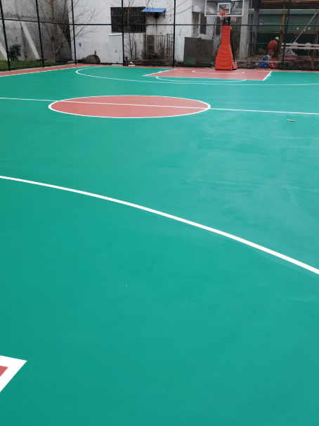 略阳 球场长期使用易出现地面开裂